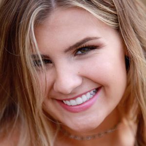 Meet your Posher, Caitlin